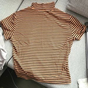 Short sleeve mock neck Tee